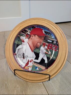Mark McGwire, Bradford Exchange Decorative Commemorative Plate, 1998 Wood Frame